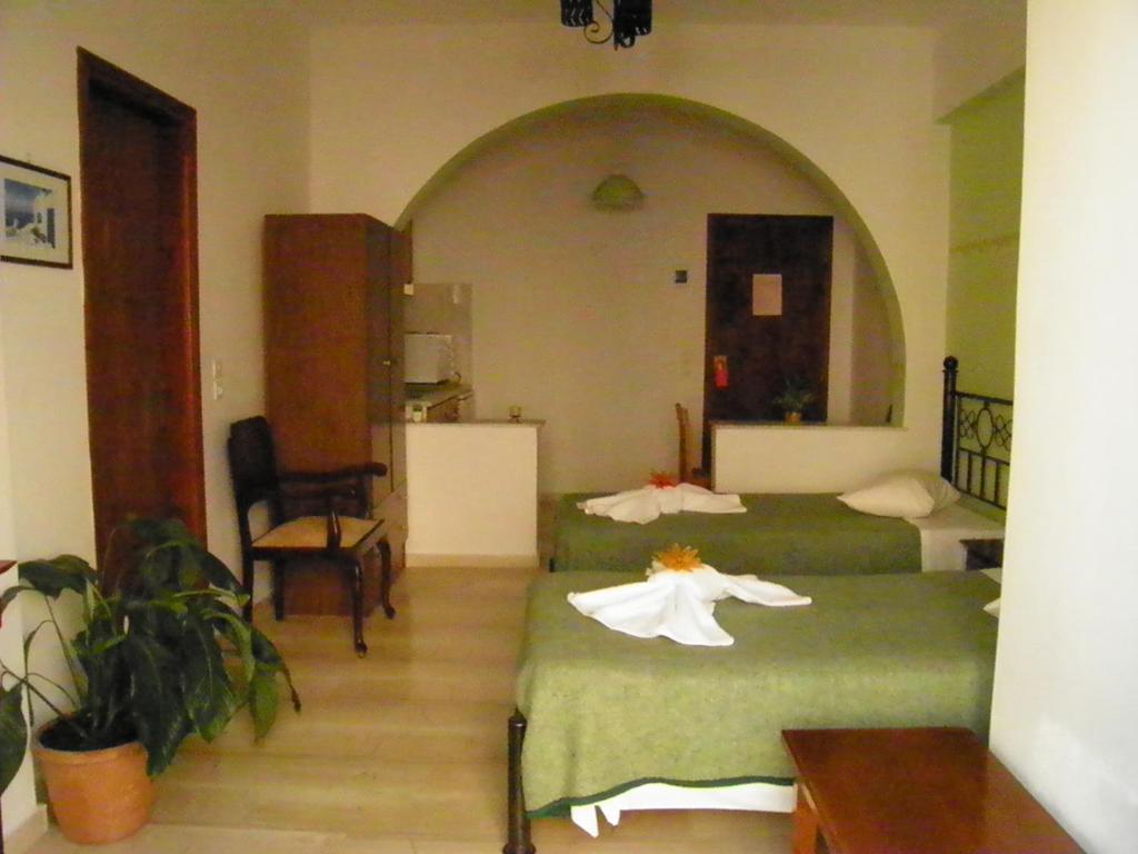 Mirsini Pansion Hotel Karterádosz Szoba fotó